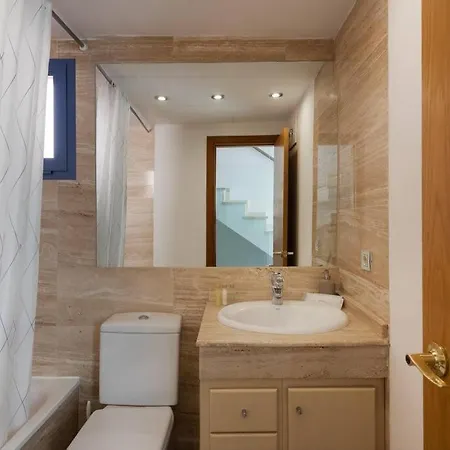 Splendid And Harmonious 3br House W/pool Casa de Férias Marbella